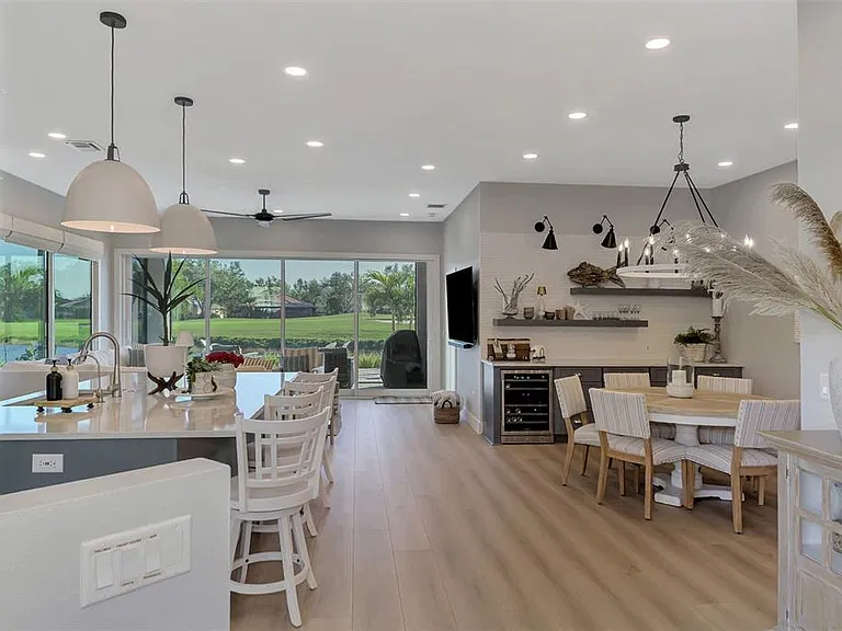 561 Fallbrook Dr — Photo 9