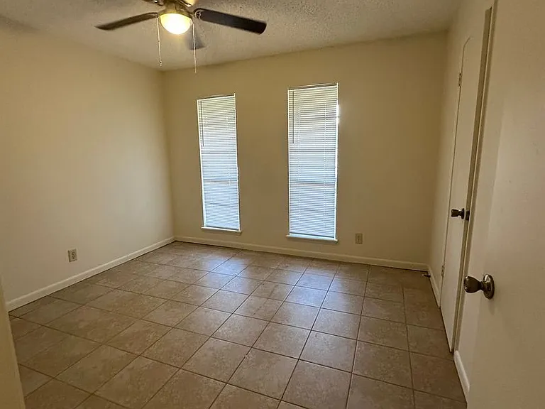 1008 Cheryl St — Photo 8