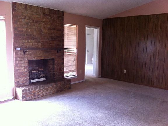 2nd image of 5264 Benbrook St