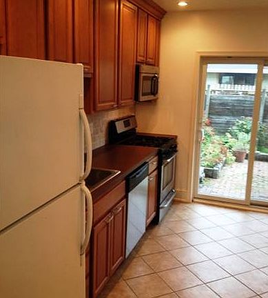 3rd image of 827 N 22nd St #1