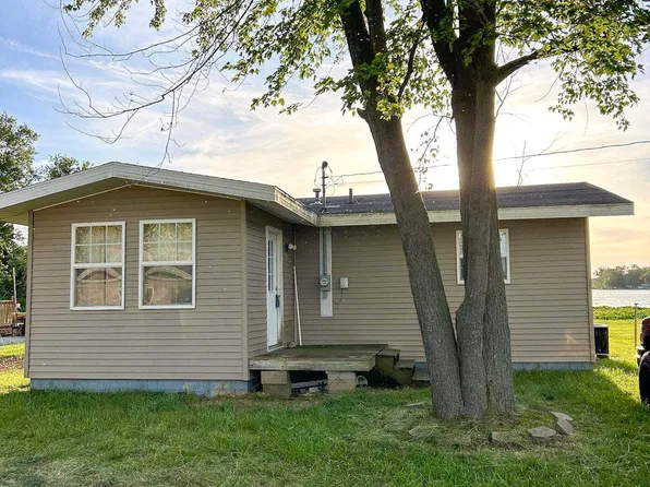 8861 S Jannie Ln, Silver Lake, IN 46982