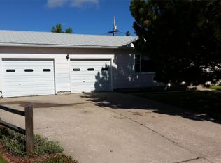 908 Worth Dr, Cheyenne, WY 82001