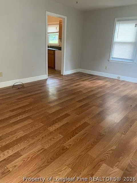 3 bed, 1.0 bath, 888 sqft, $1,050 — Photo 2
