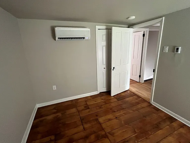 72 Howard Ave — Photo 4