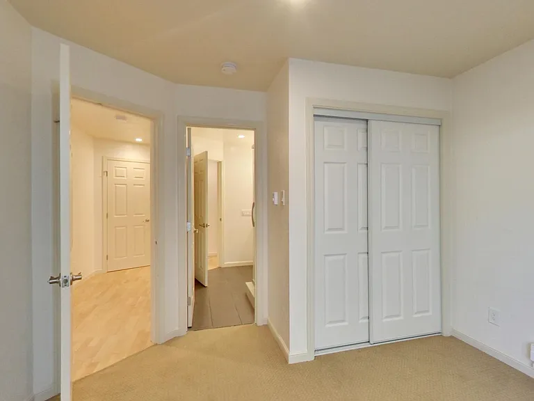 205 Collins St #5 — Photo 3