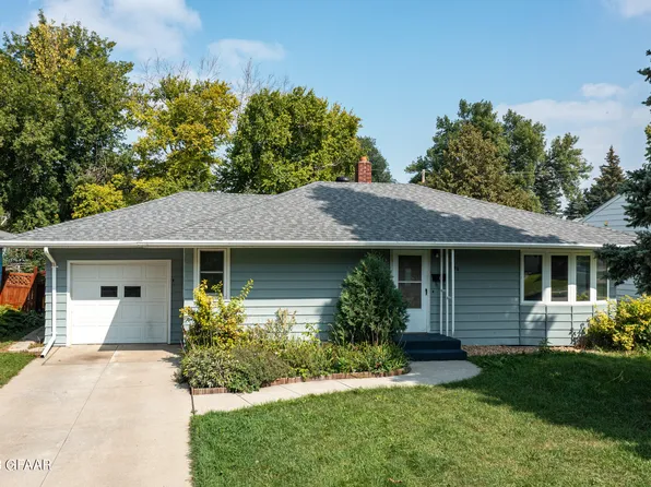 146 Columbia Ct, Grand Forks, ND 58203