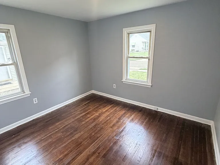 1172 Greenwood Ave — Photo 3