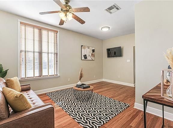3rd image of 2568 Gladiolus St
