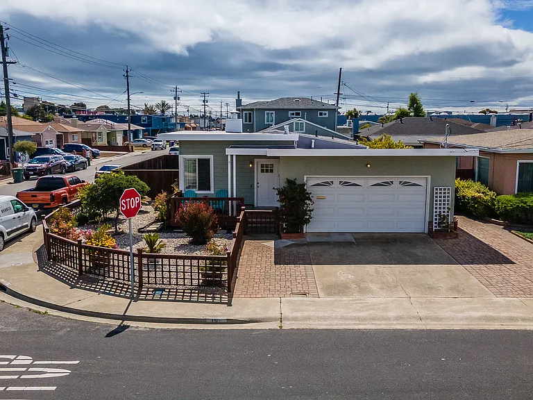 101 Manzanita Ave — Photo 1