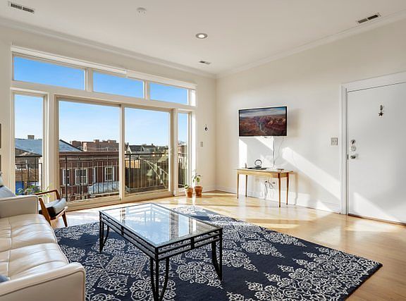 5th image of 2738 W Belmont #4E