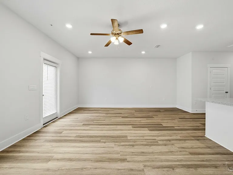 9422 Nature Creek Ln — Photo 8