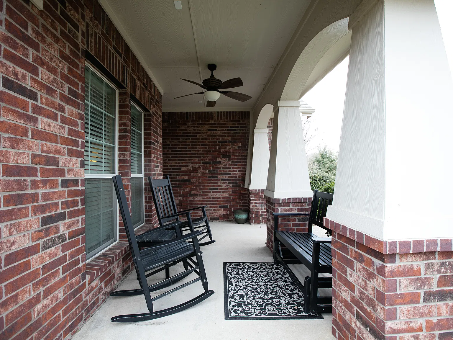 3 bed, 2043 sqft, $2,450 — Photo 3