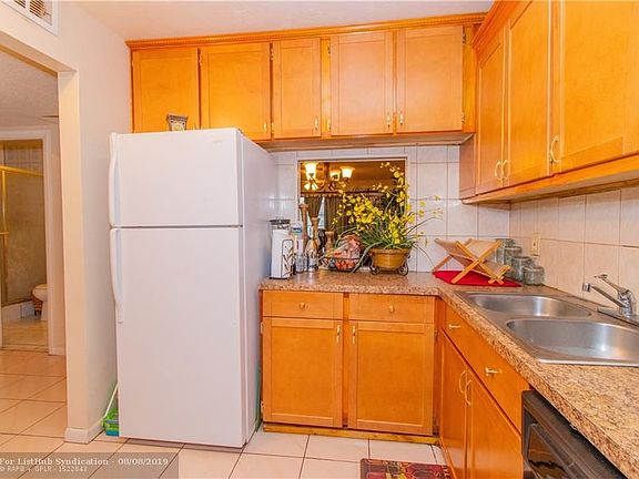 5th image of 7401 NW 85th St APT 202