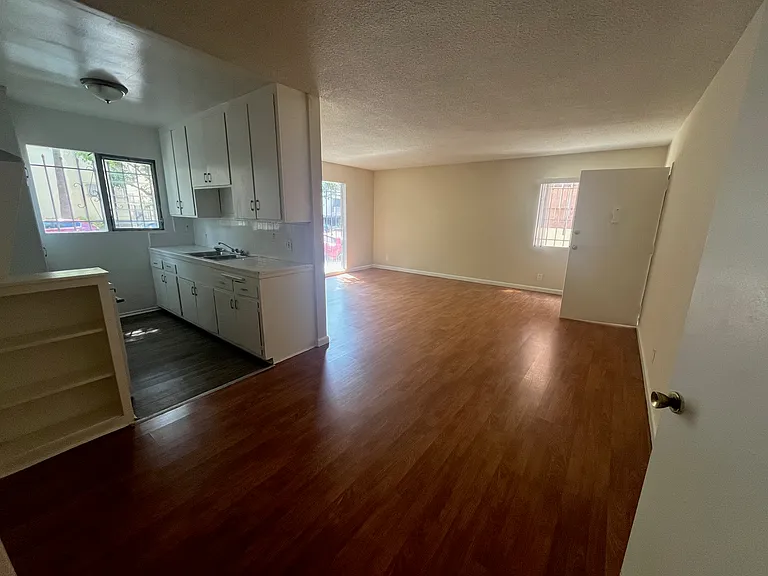 321 S Gramercy Pl #3 — Photo 2