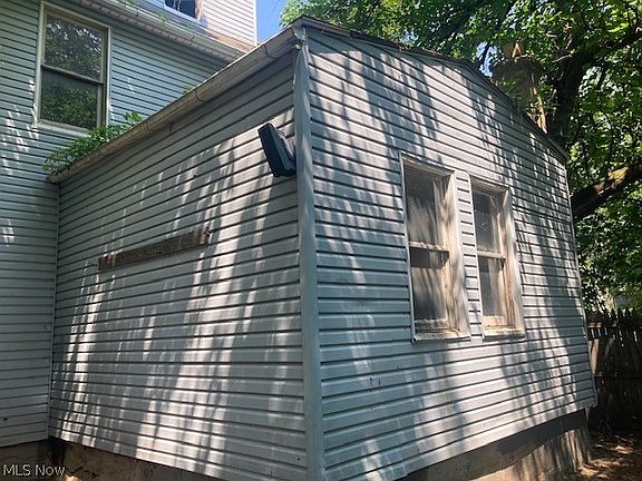 5th image of 689 E 102nd St