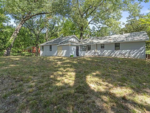 5th image of 2067 Collier Dr