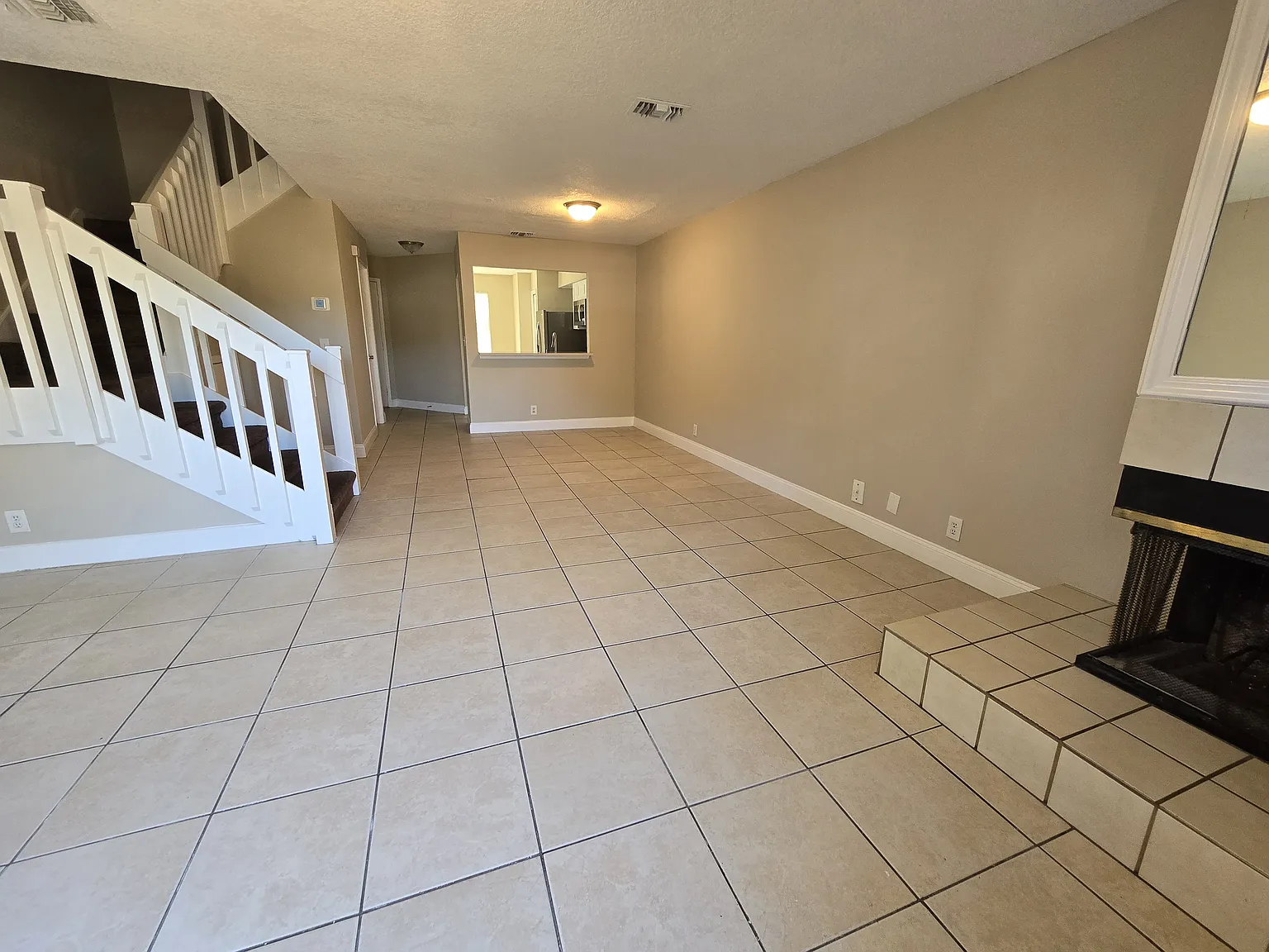 2 bed, 2.5 bath, 1368 sqft, $1,650 — Photo 4