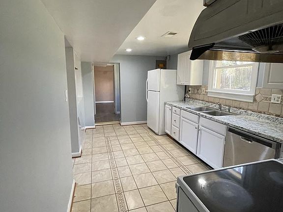 5th image of 1352 E Longview Dr