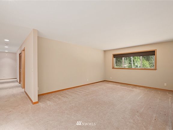 4th image of 39423 18th Ave E