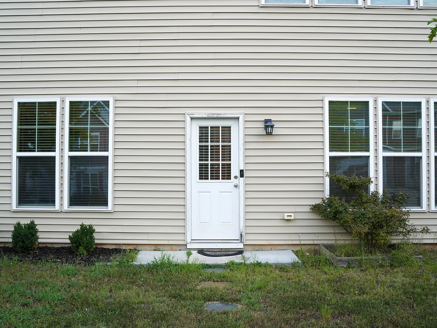 1 bed, 1350 sqft, $1,300 — Photo 1