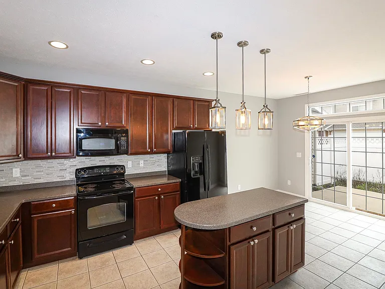 13539 Erlen Dr — Photo 34
