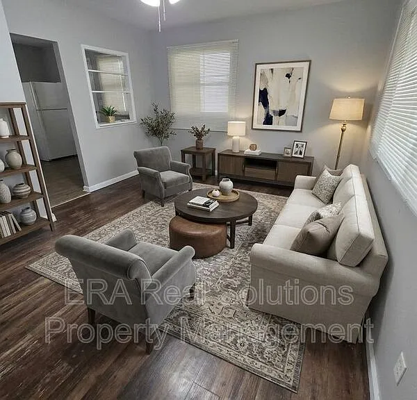 1124 Olney Dr — Photo 2