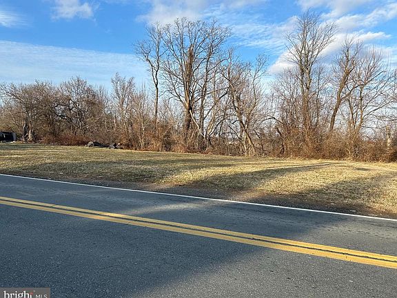 3rd image of 895 Marl Pit Rd