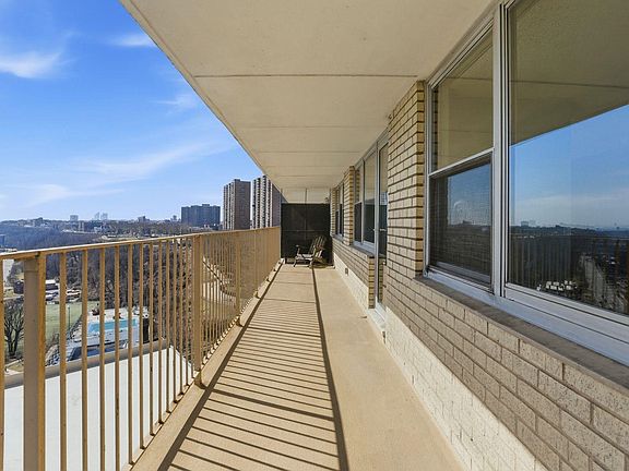 4th image of 6040 Boulevard East #8C