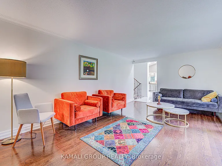 5 Caravan Dr — Photo 3