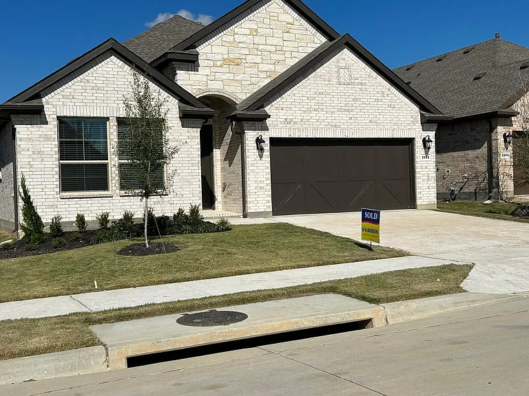 2032 Windsor Dr — Photo 1