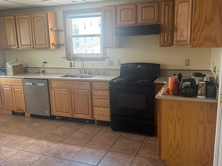32 Oliver St #2 — Photo 3