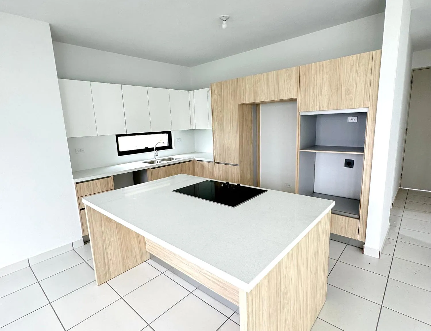 4 bed, 2.5 bath, 2091 sqft, $2,700 — Photo 4
