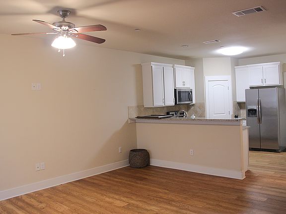 5th image of 205 Belleville Dr