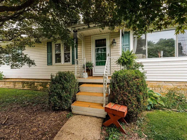 556 Mansfield Ave, Star City, WV 26505