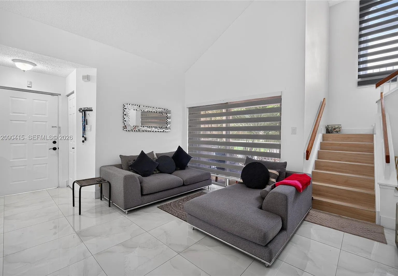 Royal Palm Place — Photo 4