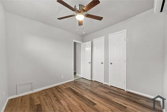 4811 Oakland St — Photo 32