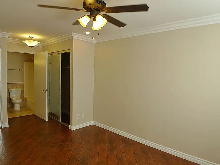 Villa De Adel Apts — Photo 63