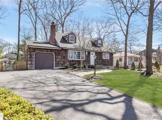 3 Triangle Dr, Setauket, NY 11733