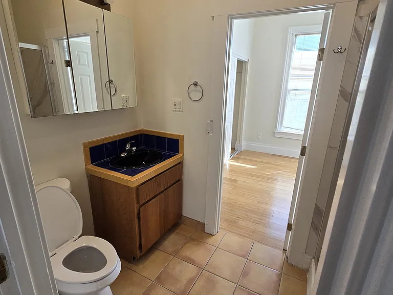 632 E 20th St #B — Photo 11