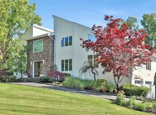 6 Walnut Ct, New City, NY 10956