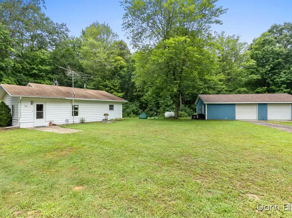 901 Half Moon Lake Dr, Stanton, MI 48888