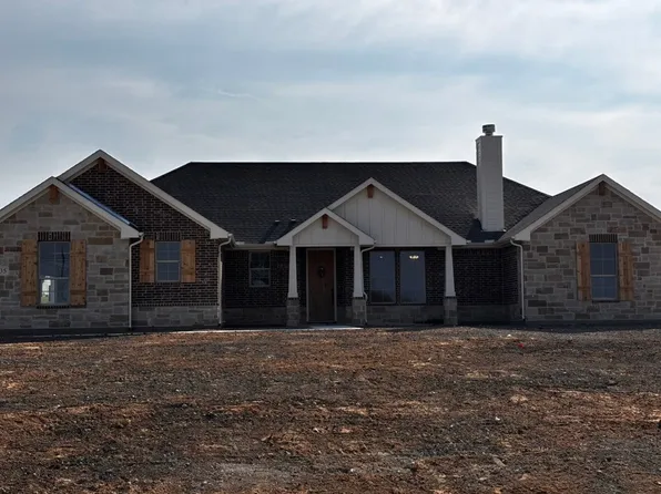 135 Big Sky Rd, Decatur, TX 76234