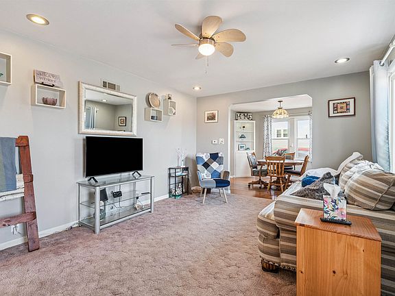 4th image of 607 5th Ave SW