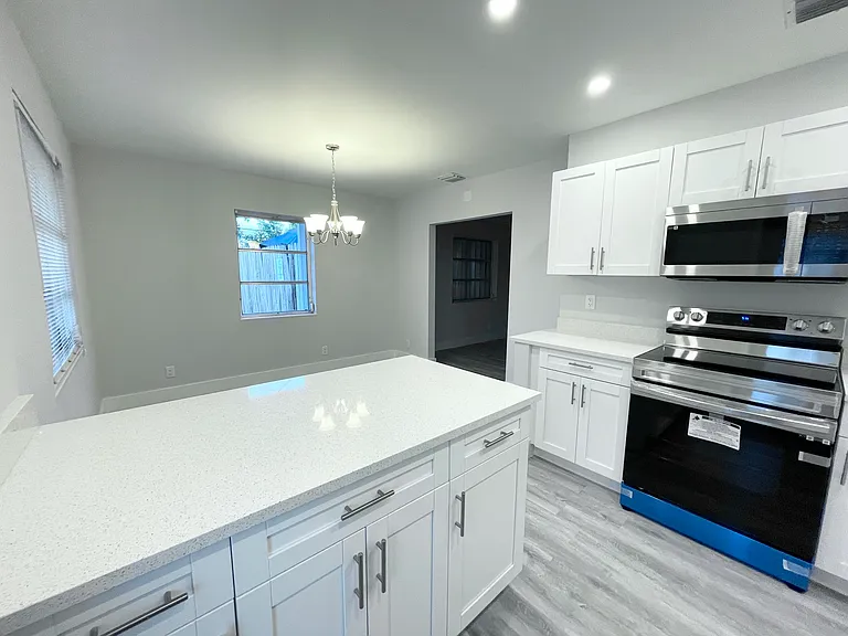 927 N L St — Photo 7