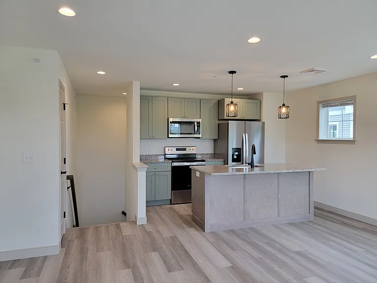 11 Yacht Ave #C — Photo 3