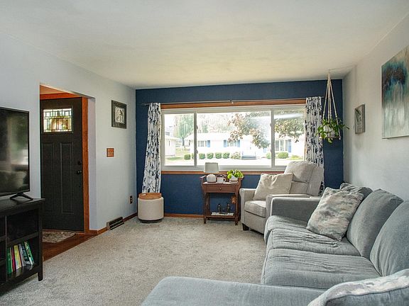 4th image of 3828 Carlton Dr