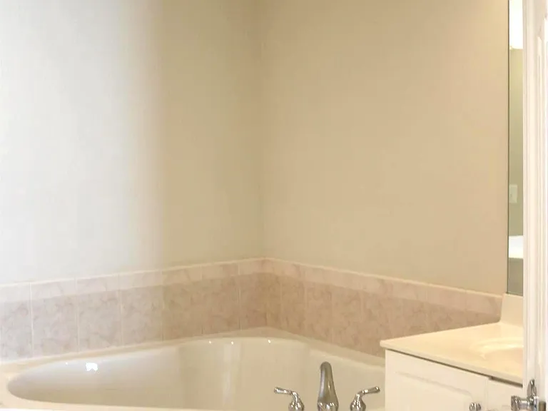 1601 Leeds Castle Dr — Photo 21
