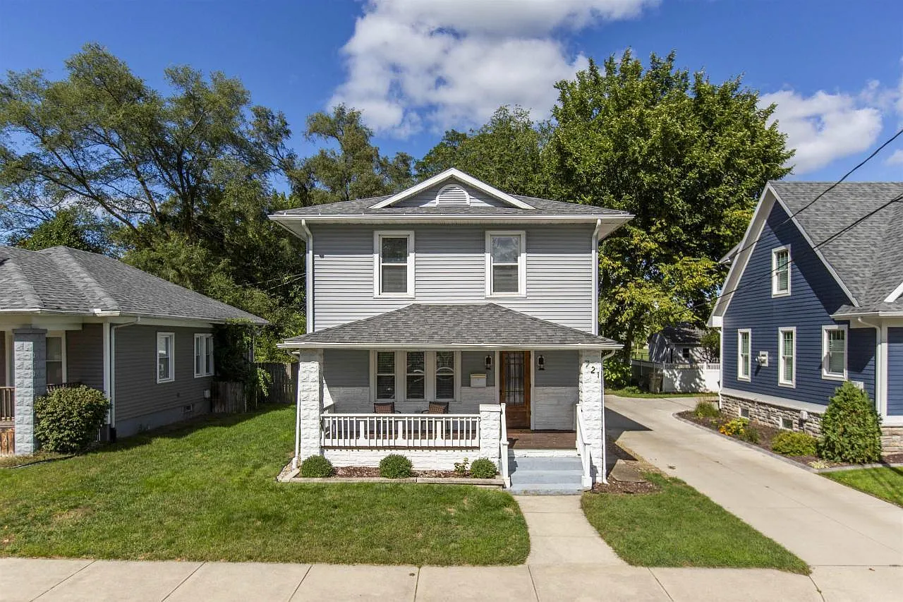 721 Corby Blvd — Photo 1