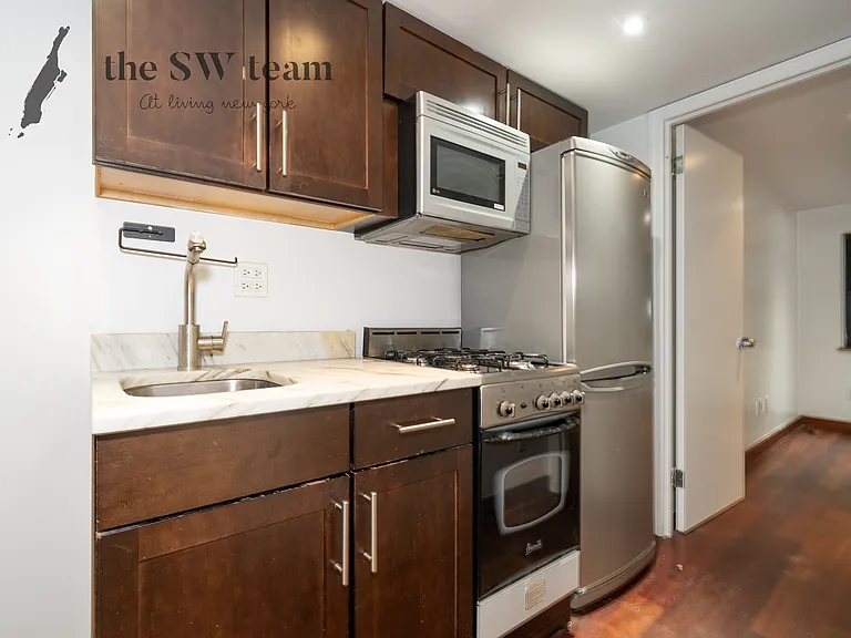 338 E 11th St #2W — Photo 3