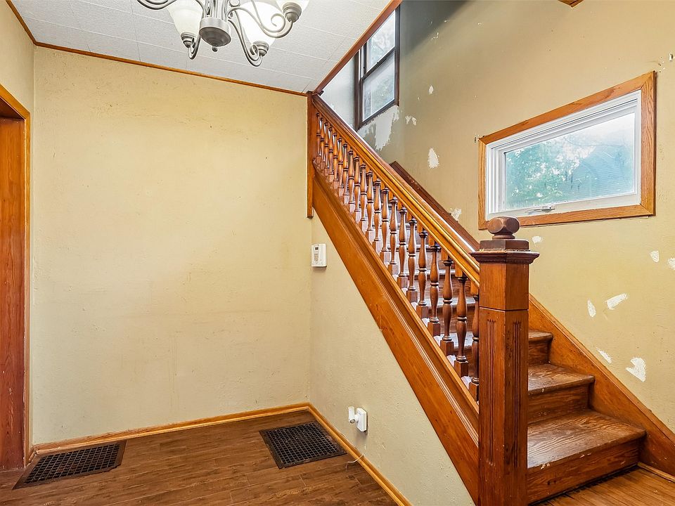 13th image of 2814 E Walnut St